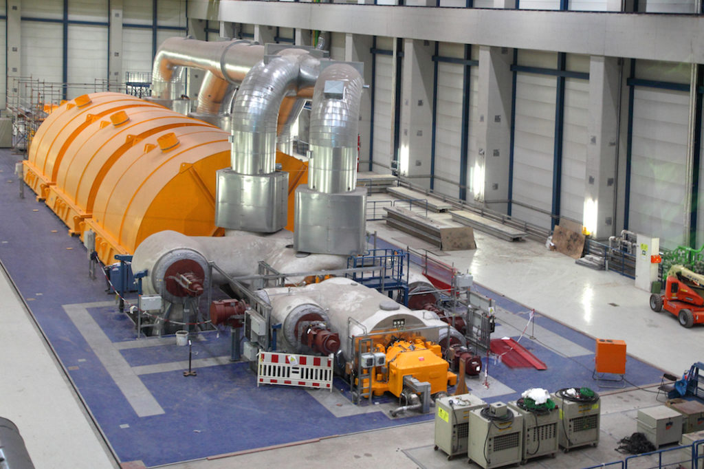 RDK8 Steam turbine in turbine hall