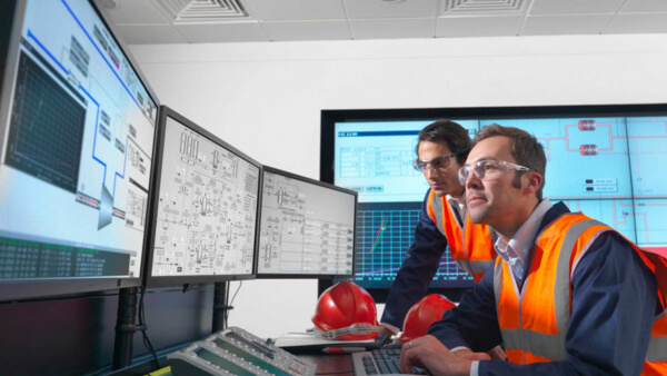 Industrial big data control room | GE Digital engineers with IIoT software