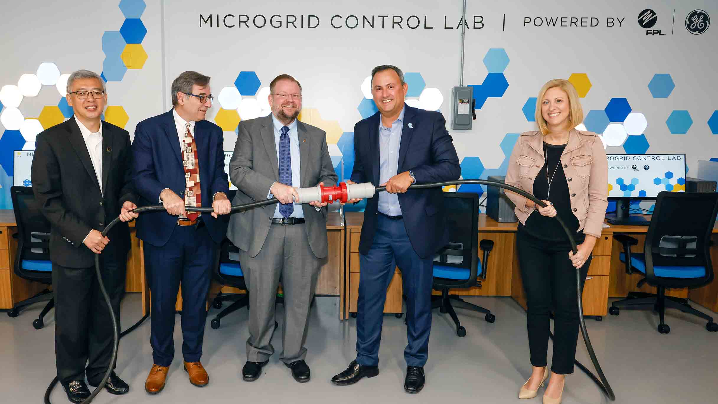 University of Central Florida and leadership and representatives from Florida Power &amp; Light and GE Digital “plugged in” the Microgrid Control Lab on Nov. 9, 2021. Image courtesy of FPL. 