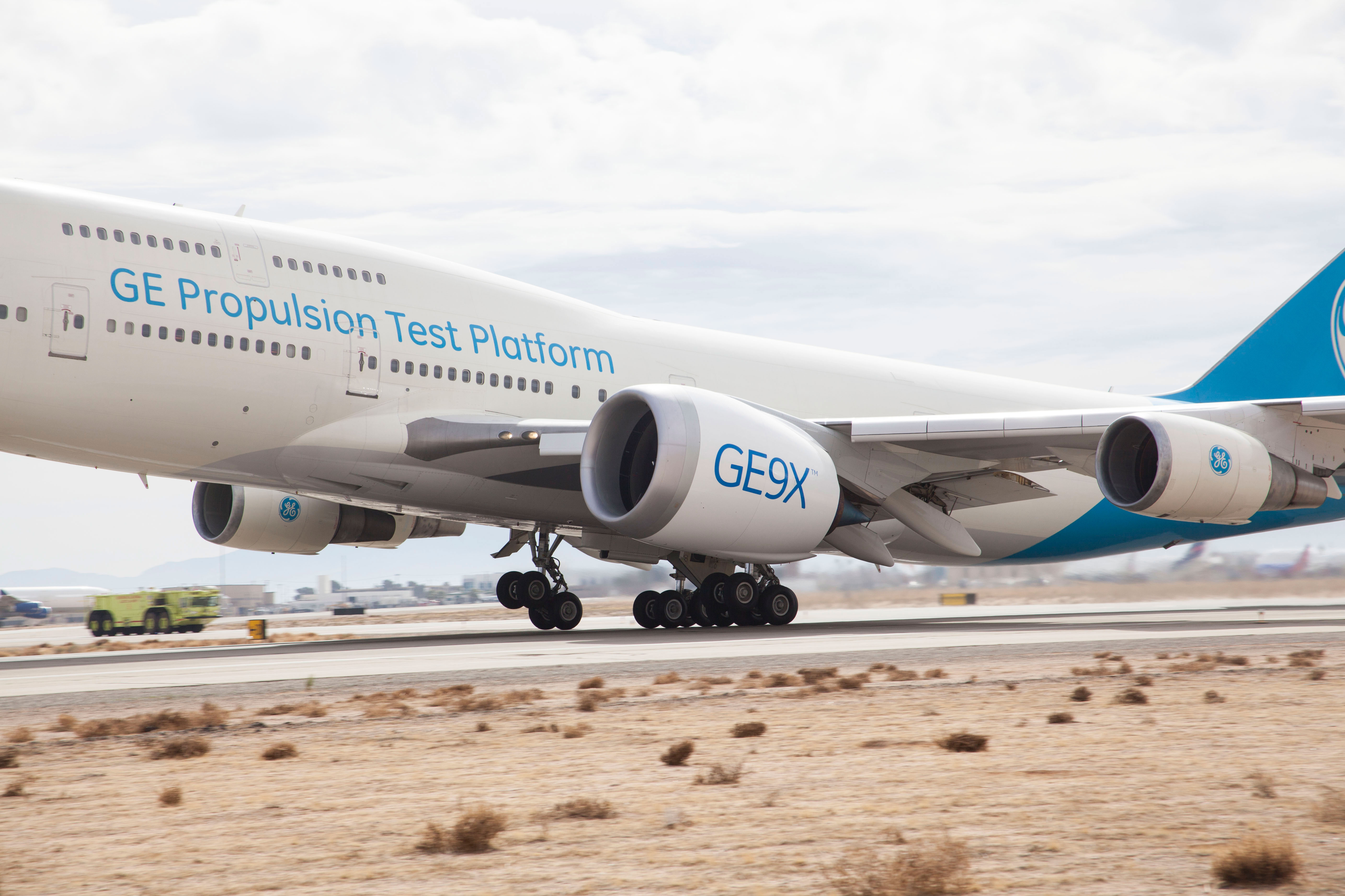 Boeing 747 x. Боинг 777 9x. Боинг 777 и 747. Боинг 777 4 двигателя. Boeing 777 9x двигатель.