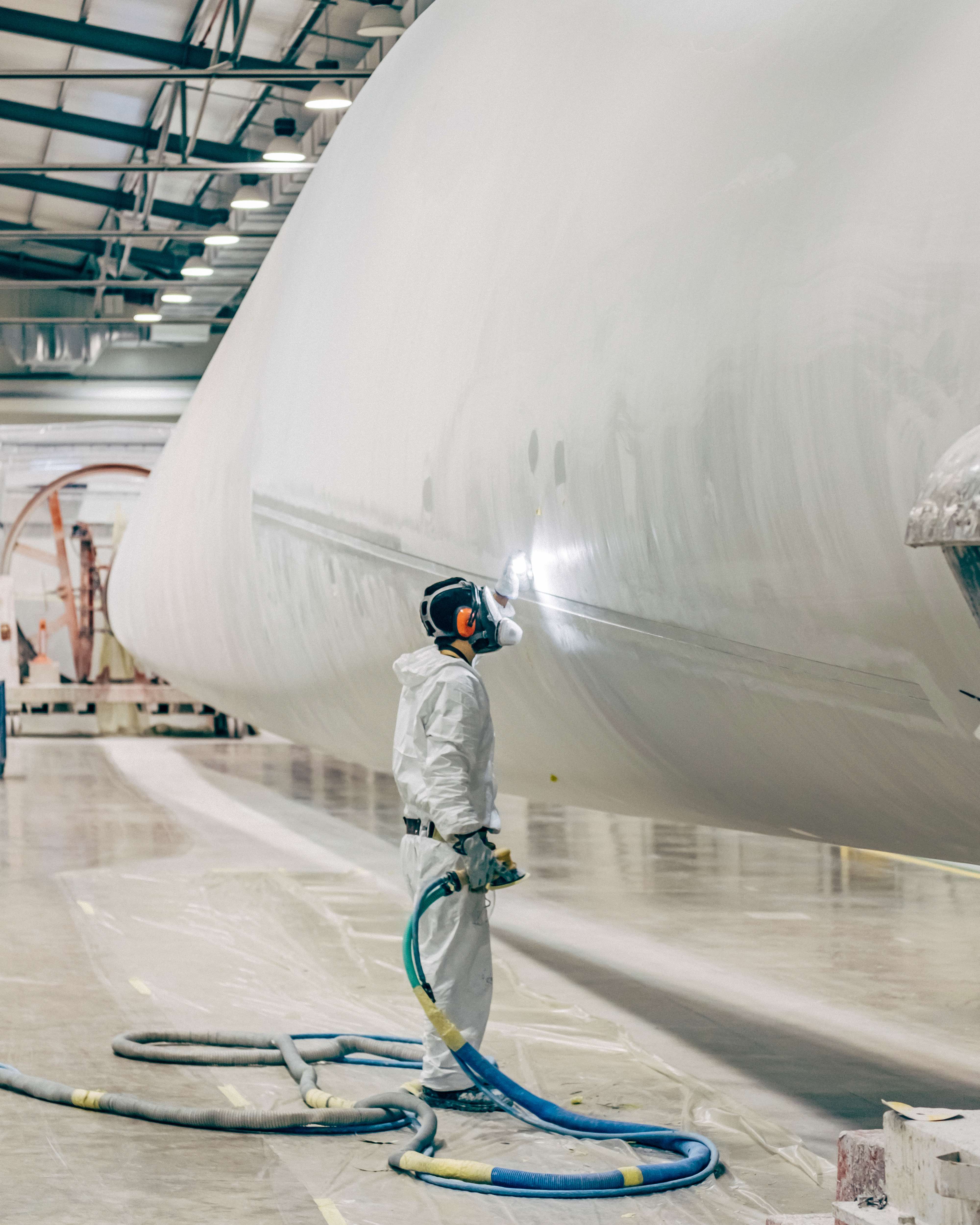 Blade Runners A Look Inside A Factory For Giant Wind Turbine Blades