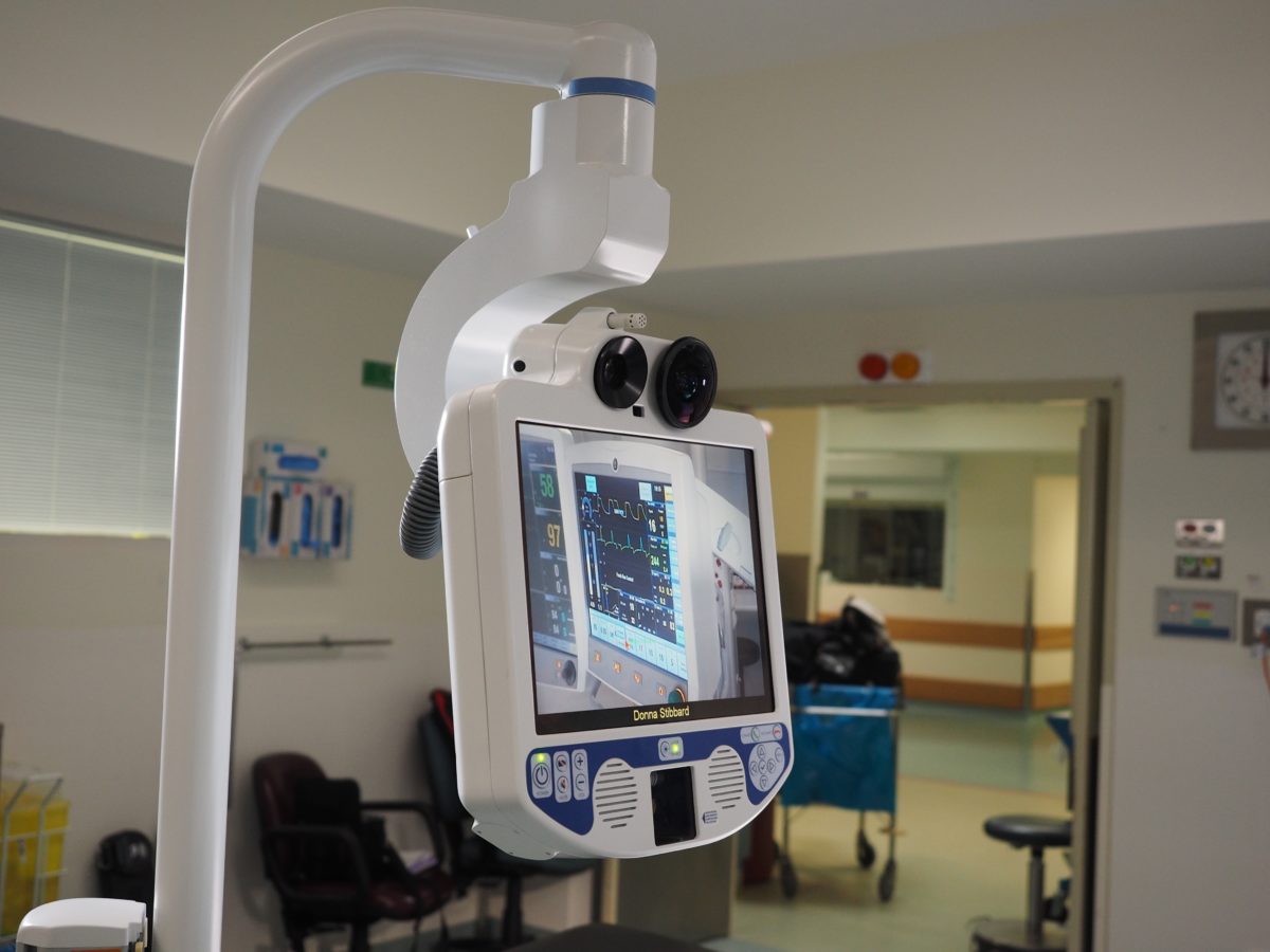 The virtual onsite training robot focuses in on the screen of the anaesthetic machine in the operating theatre of Tasmania's Royal Hobart Hospital.