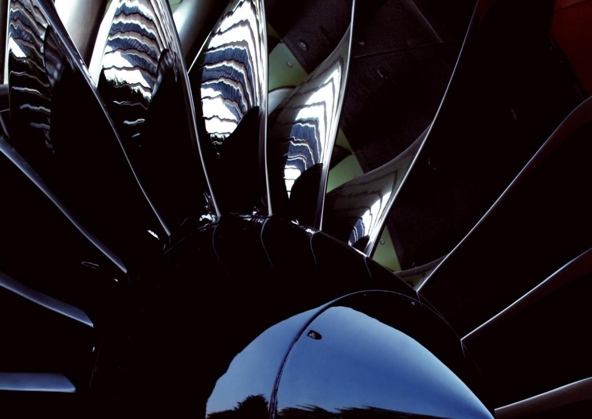 The blades of a GE GEnx engine