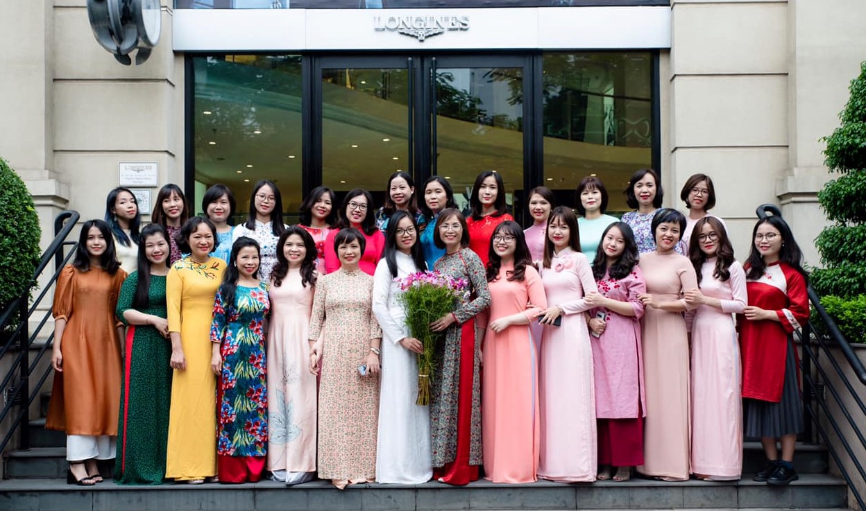 â  Misaki Takemori (á» giá»¯a) cÃ¹ng cÃ¡c Äá»ng nghiá»p nhÃ¢n NgÃ&nbsp;y Quá»c táº¿ Phá»¥ ná»¯ nÄm 2022  â