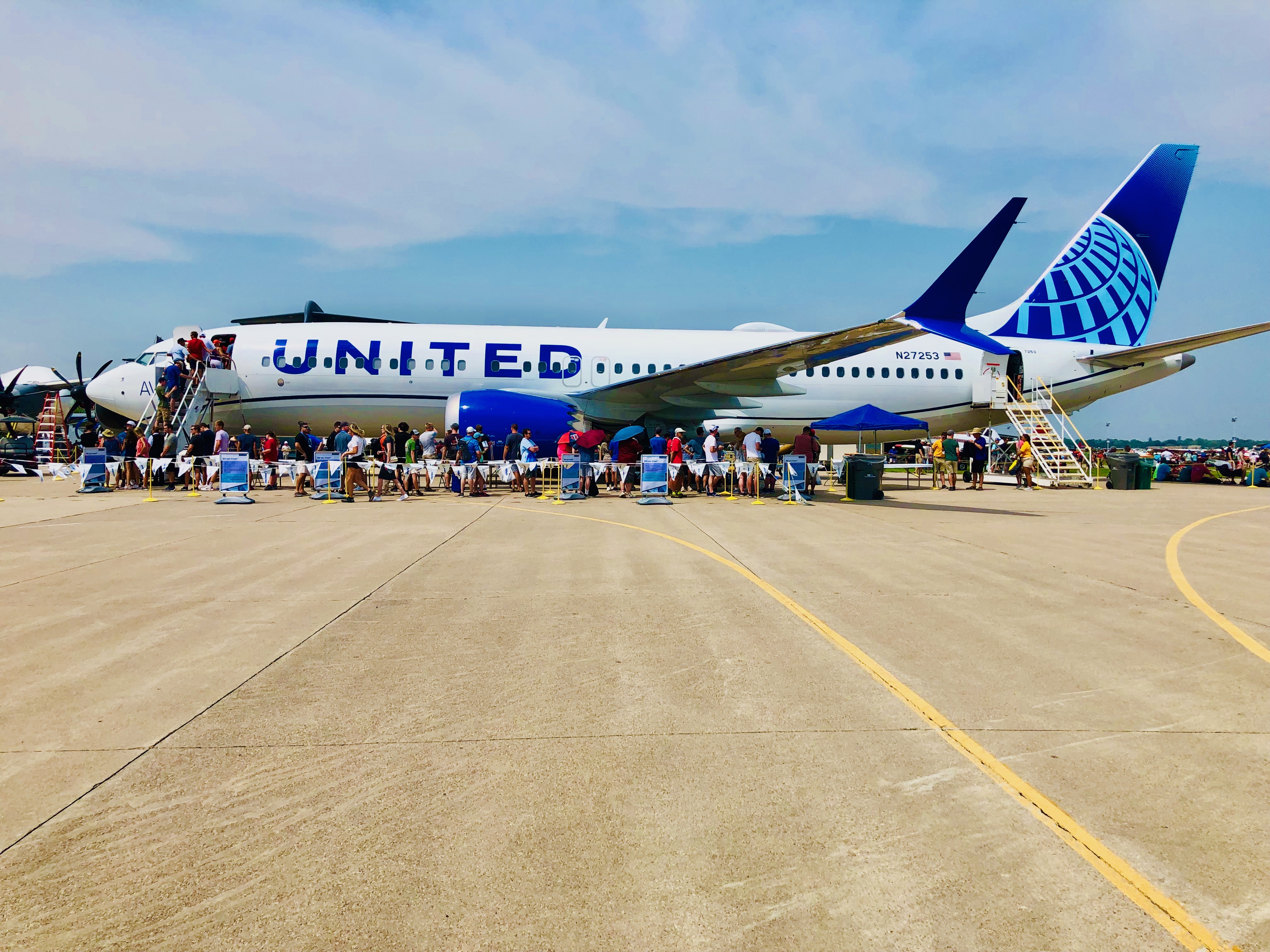 United Boeing 737 MAX CFM International LEAP engine