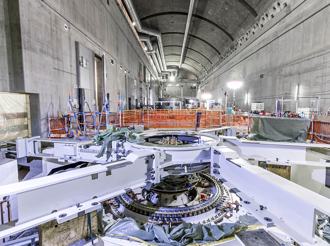 Cavernous machine hall with motor-generator