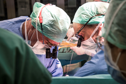 Prof. Pierre-Alain Clavien and Prof. Philipp Dutkowski during the transplantation of the liver treated in the machine. Image credit: USZ.