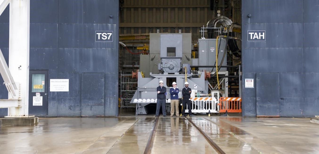 áº¢nh trÃªn cÃ¹ng vÃ&nbsp; phÃ­a trÃªn: Äá»i Kiá»m Äá»nh 7 - Chris Corron, Steve Rose vÃ&nbsp; Cody Ford - táº¡i Greenville, South Carolina, Hoa Ká»³. áº¢nh: GE Gas Power.