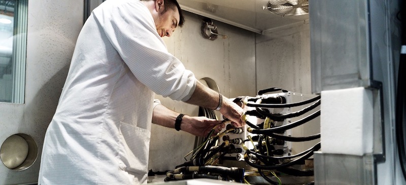 An electronic power service technician. Credit: GE Aerospace 