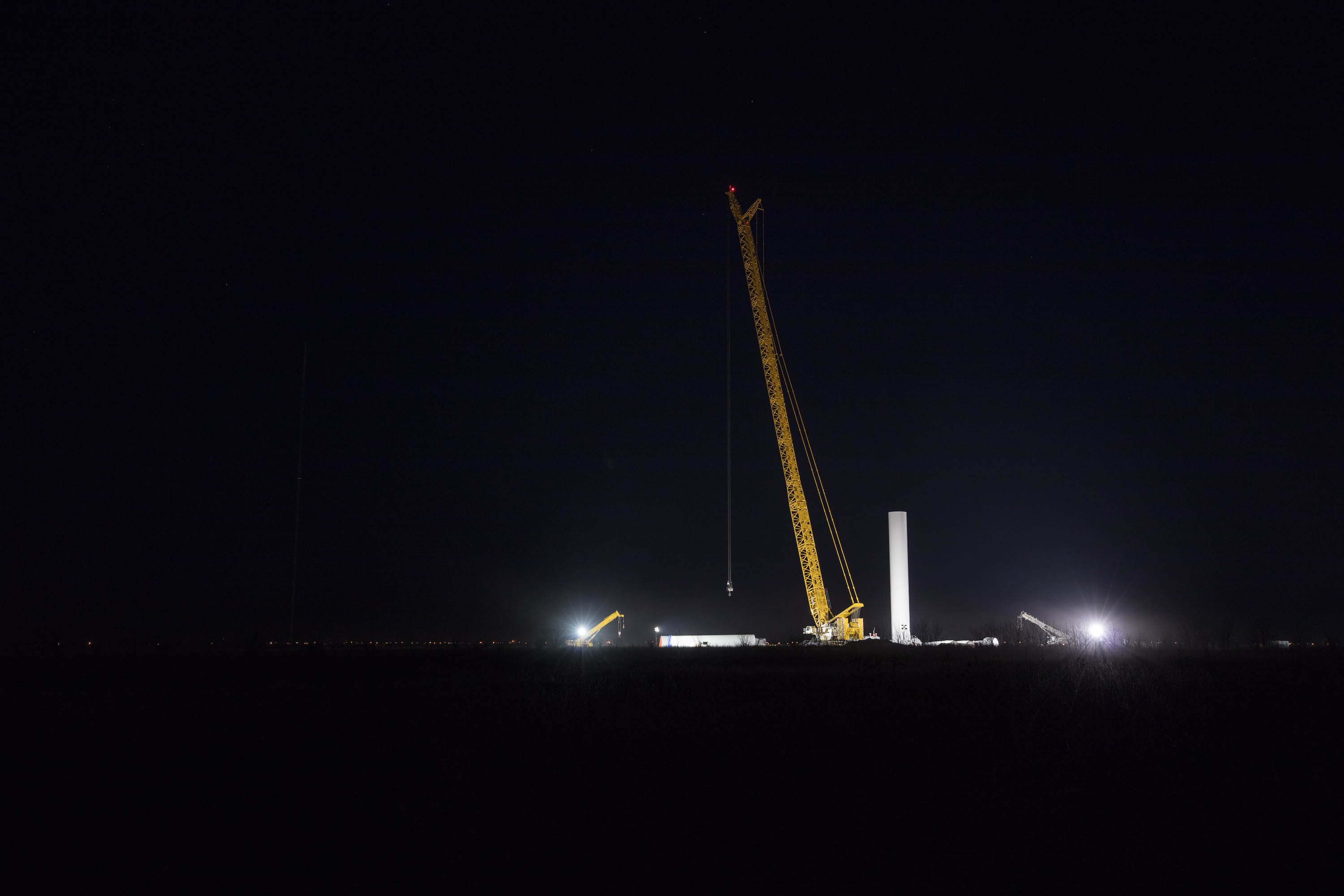 GE 2 MW turbine installation night