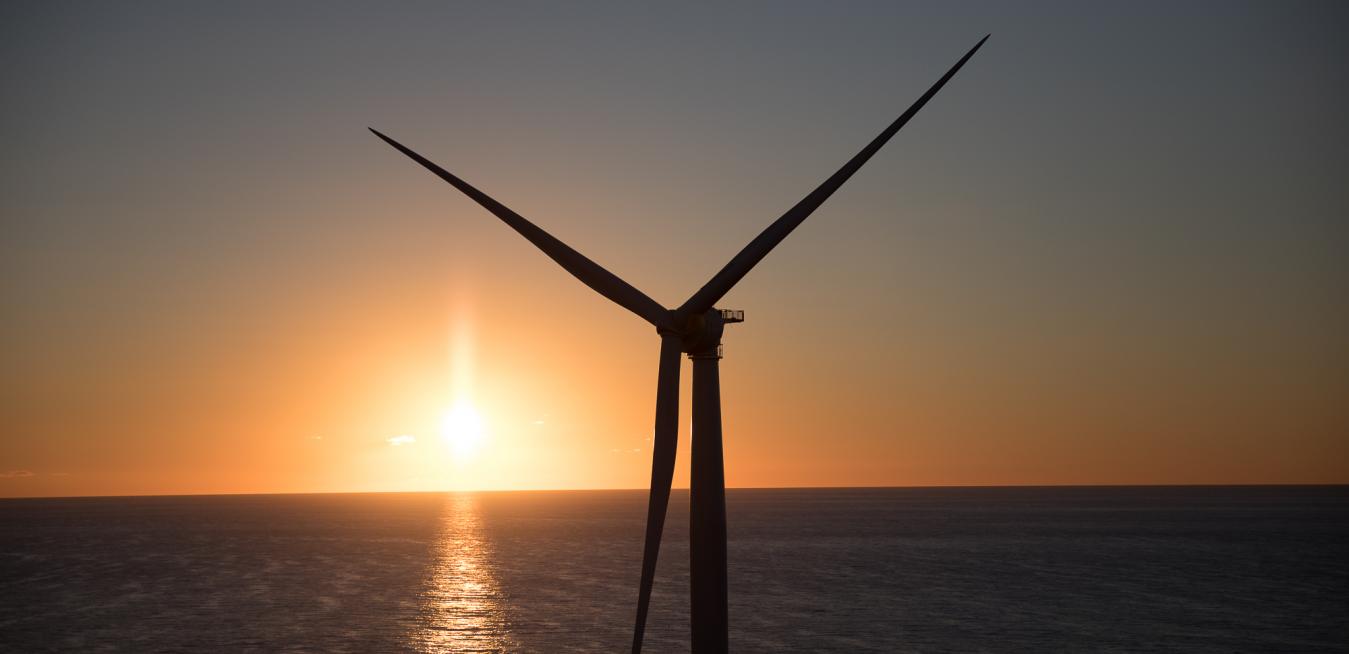 Rüzgar gülü, fener, gün batımı  Amazing sunsets, Wind turbine, Onshore wind